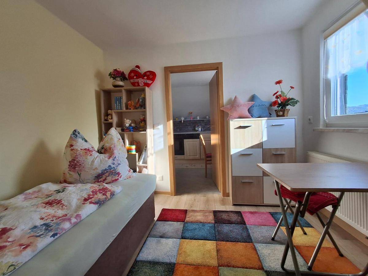 Ganze Wohnung, Two-Bedroom Apartment in Lauter-Bernsbach, Erzgebirge