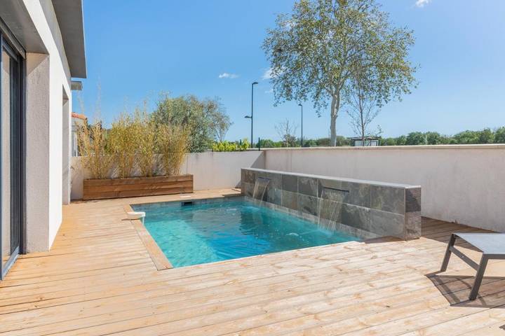 Location de vacances pour 6 personnes, avec Balcon et Terrasse ainsi que Jardin et Piscine à Saint-Aunès