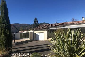 Gîte pour 7 personnes, avec terrasse et jardin à Branoux-les-Taillades