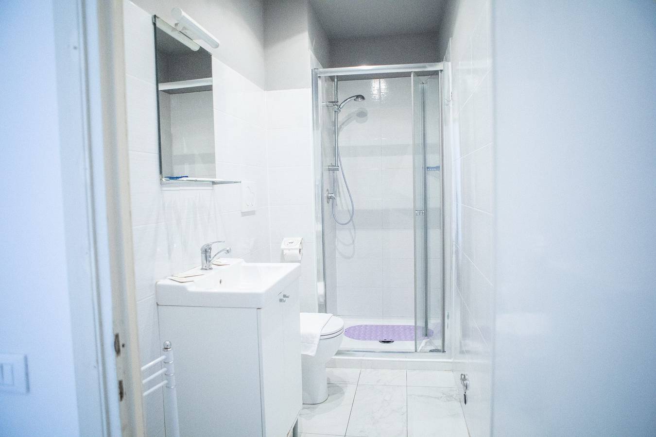 Habitación 'Camera Orchidea - Triple' con jardín compartido, Wi-Fi y aire acondicionado in Prato, Provincia de Prato