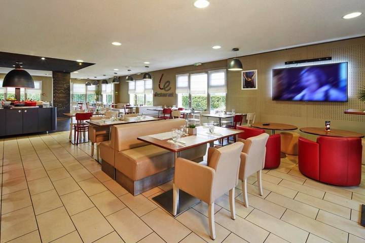 Hôtel pour 2 personnes, avec jardin et terrasse, animaux acceptés à Épône - 2