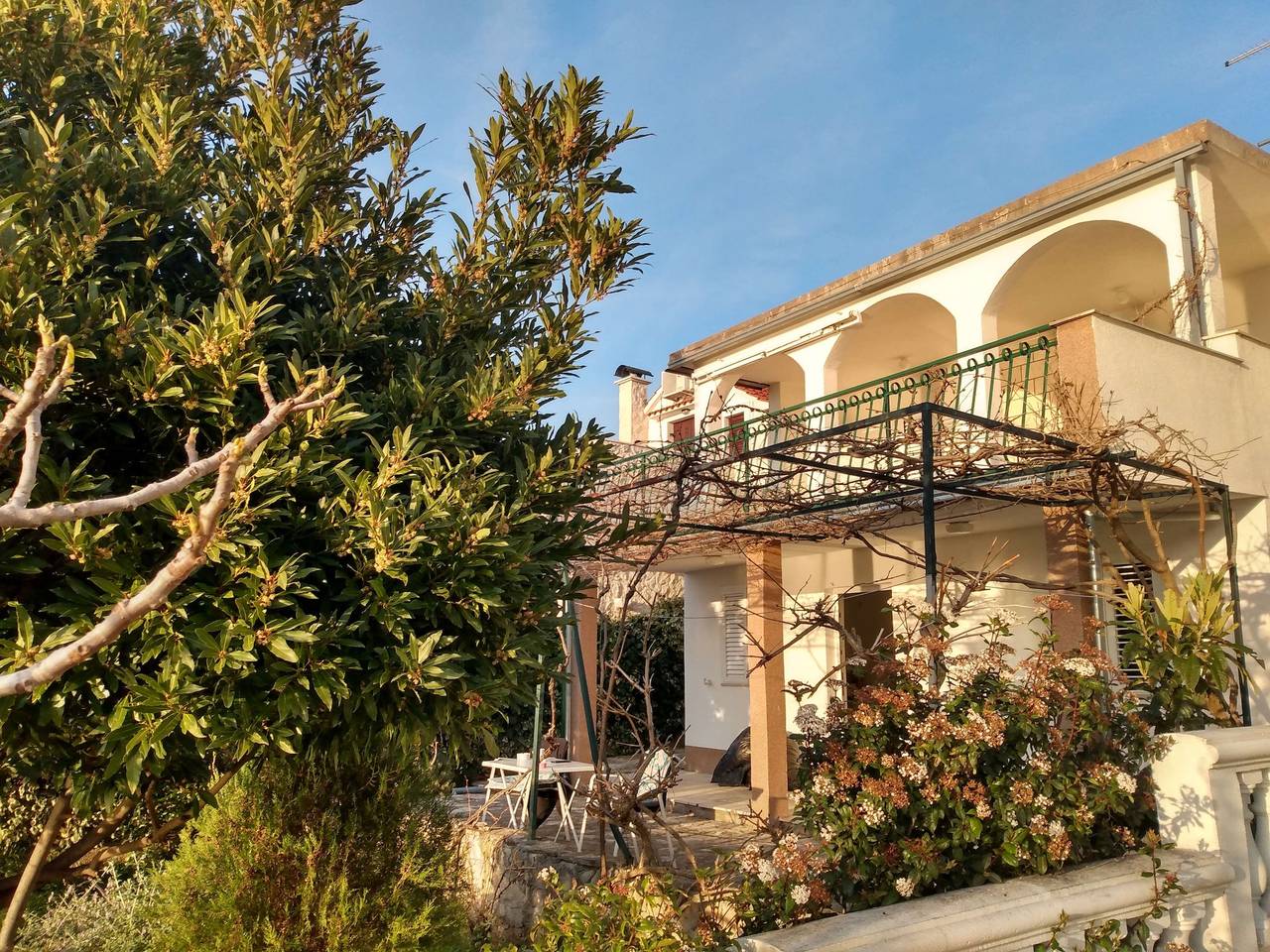 Ganze Wohnung, 2-Zimmer-Ferienwohnung am Strand Grebastica, Sibenik A-23496-a in Grebastica, Šibenik-Knin