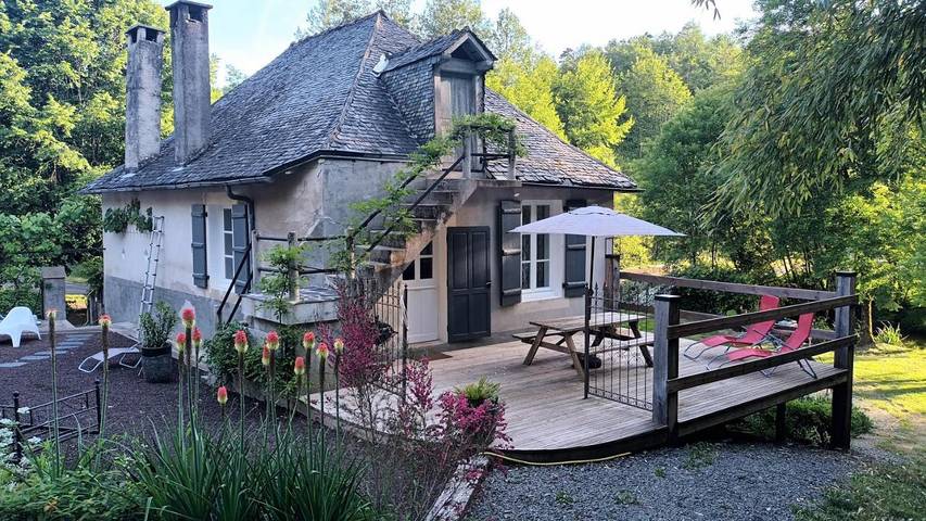 Gîte pour 2 personnes, avec vue et vue sur le lac ainsi que piscine et jardin à Lascaux