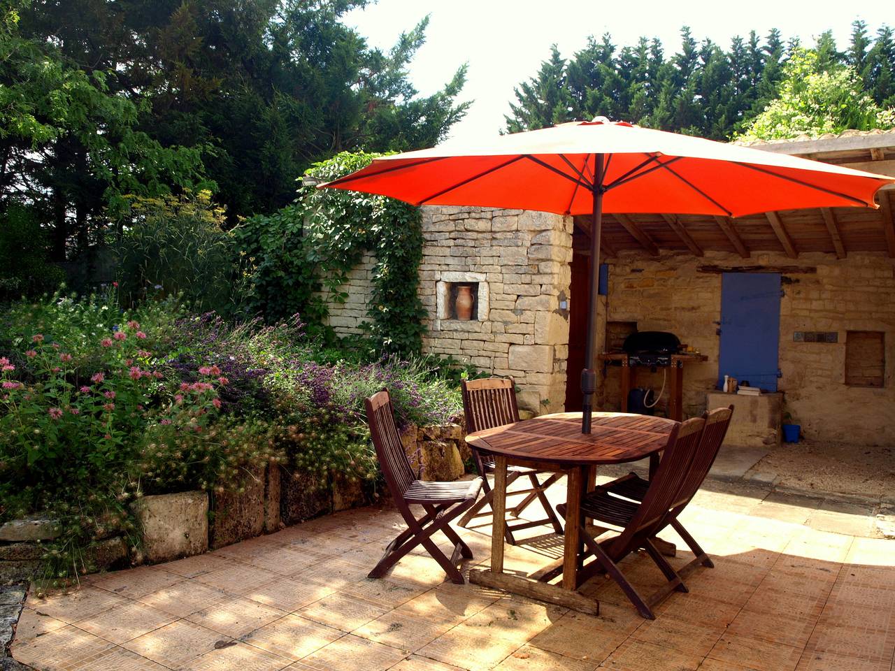 Gîte pour 4 personnes avec piscine in Vinax, Région de Saint-Jean-d'Angély