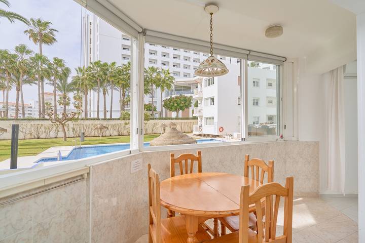 Entire apartment, Large 1-bed Apartment with Shared Pool, Garden, A/C & Wi-Fi in Playa de la Torrecilla, Nerja