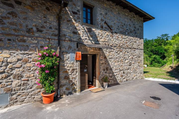 Entire apartment, Apartment 'Le Due Cime' with Shared Garden and Wi-Fi in Minucciano, Garfagnana