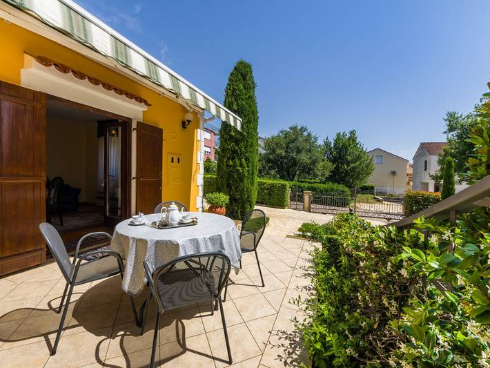 Ferienwohnung für 2 Personen, mit Terrasse und Garten in Zadar (Kommun) - 3