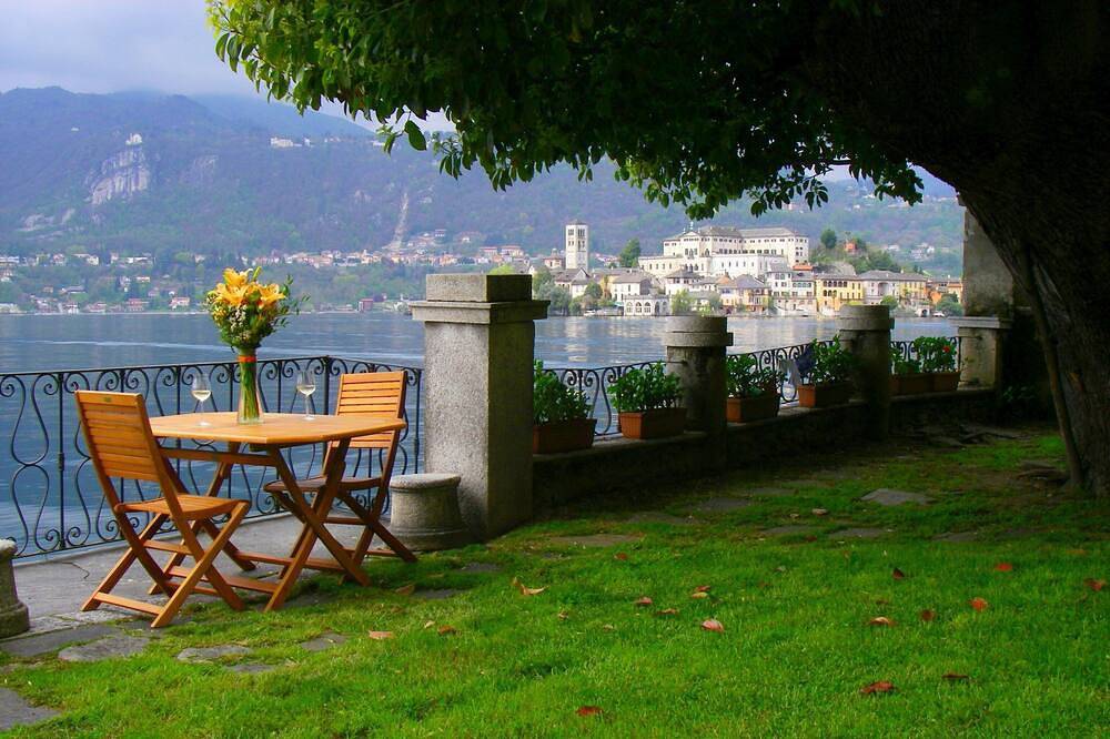Ganze Wohnung, Apartment in Villa mit Garten in der Altstadt von Orta San Giulio in Orta San Giulio, Ortasee