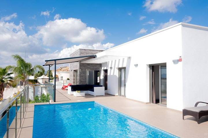 Casa rural para 6 personas, con jardín además de terraza y piscina en San Fulgencio