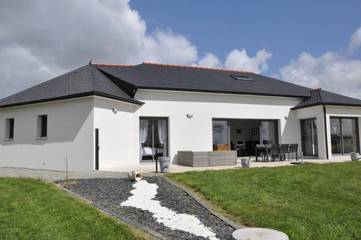 Gîte pour 8 personnes, avec terrasse et jardin à Loscouët-sur-Meu