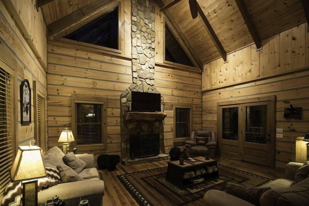 Genießen Sie es, nur wenige Minuten von der Innenstadt von Blue Ridge mit 2 Fischteichen, einem Whirlpool, Wlan und vielem mehr entfernt zu sein in Chattahoochee National Forest