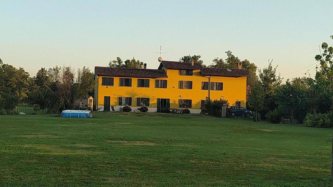 Sangiligio Countryside Villa, Private Rooms w Kitchen, Bath, Private Entrance, Crema in Crema, Provincia di Cremona