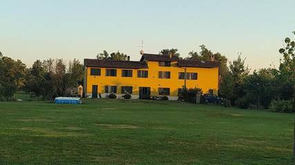 Chambre d’hôte pour 5 personnes, avec jardin ainsi que vue et piscine à Crema