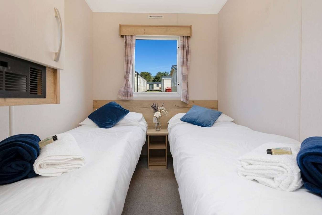 Stylish Caravan Haven Seton Sands only 25min to Edinburgh in Edinburgh and Lothian