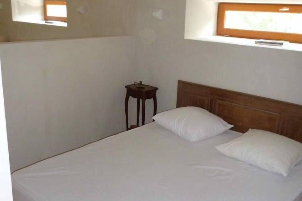 Appartement entier, Gîte pour 4 dans ancienne cave à vin Saint Florent malocationencorse in Patrimonio, Région de Calvi