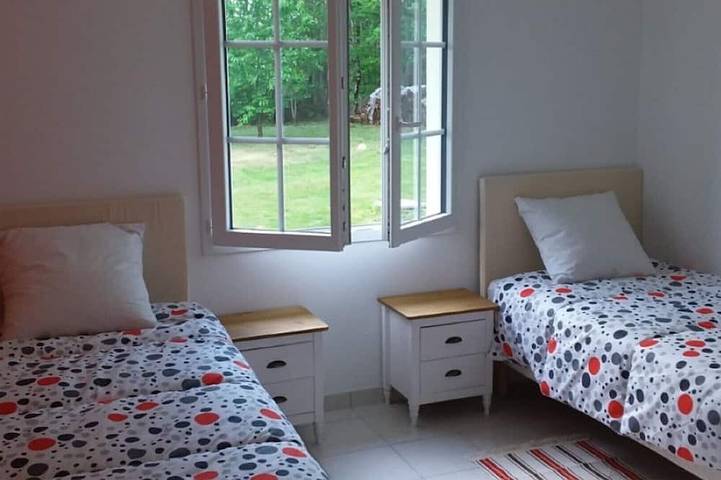 Location de vacances pour 6 personnes, avec terrasse et jardin à Saint-Avit-de-Vialard - 2