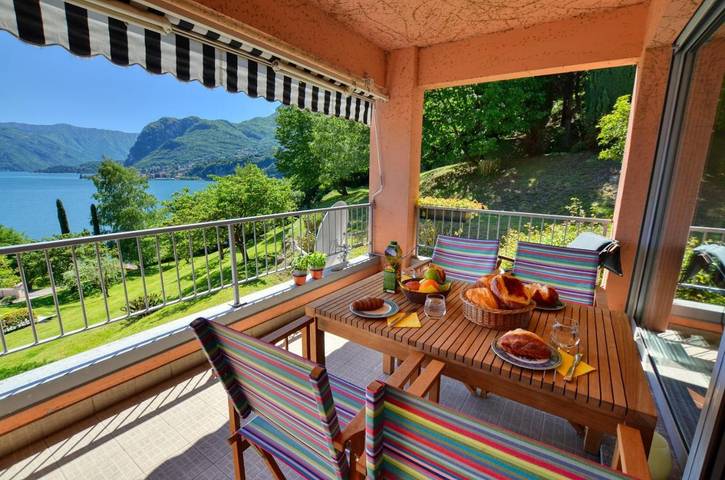 Ferienwohnung für 4 Personen, mit Terrasse und Pool sowie Ausblick und Seeblick in Comune di San Siro - 4