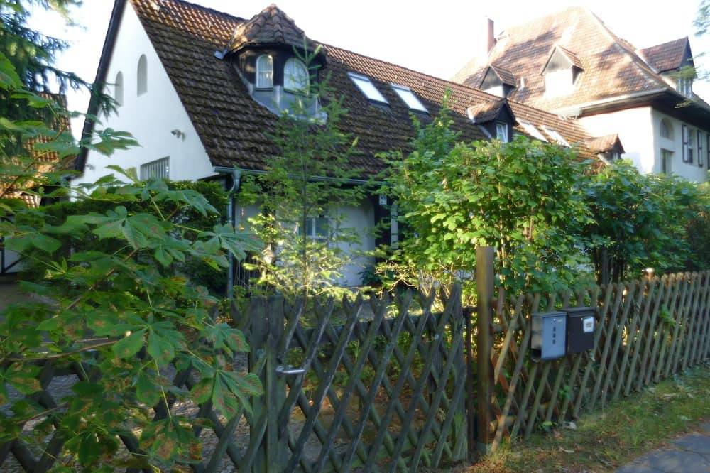 Ganze Wohnung, Terrasse und Garten, Ruhe und Behaglichkeit in Reinickendorf, Berlin