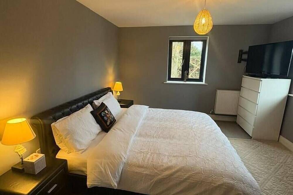 #100 Comfortable 4-Bed House in Rugby in Churchover, Warwickshire