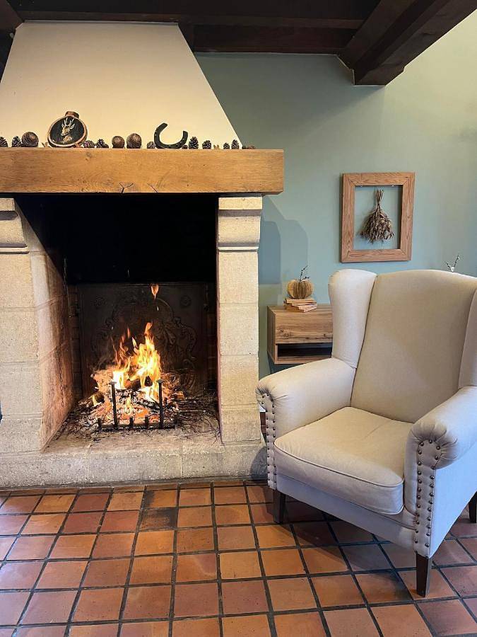 Location de vacances pour 12 personnes, avec vue et terrasse à Saint-Étienne-la-Thillaye