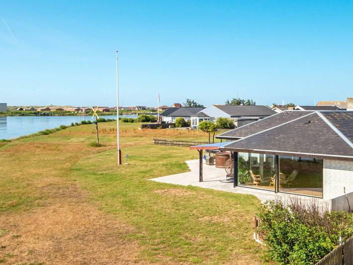 Ferienhaus für 8 Personen, mit Terrasse und Garten in Thorsminde