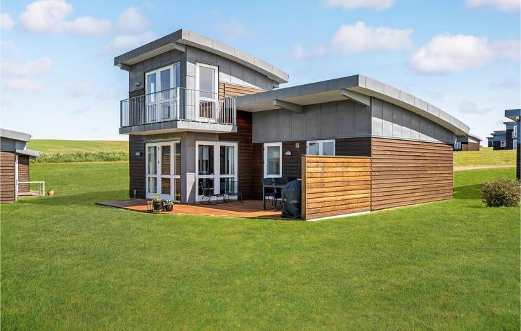 Ferieudlejning for 8 personer, med Terrasse og Jacuzzi samt Sauna i Fåborg