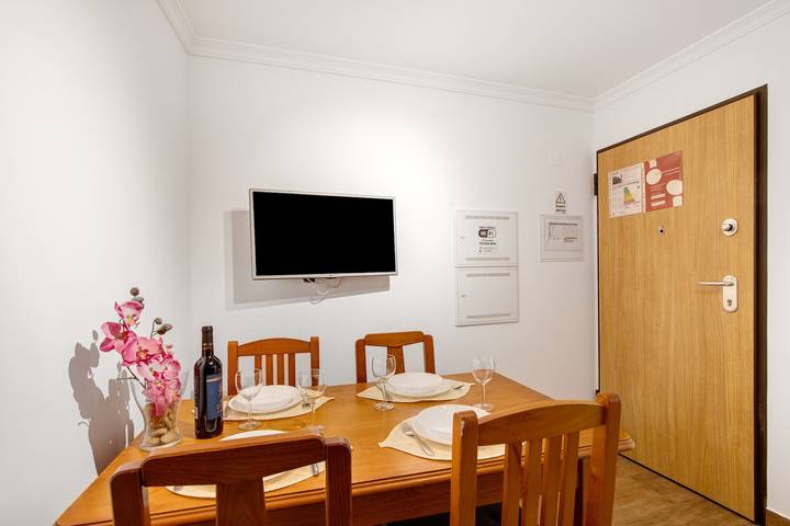 Entire apartment, Apartment 'Dourado' with Balcony, Wi-Fi and Air Conditioning in Monte Gordo, Faro District