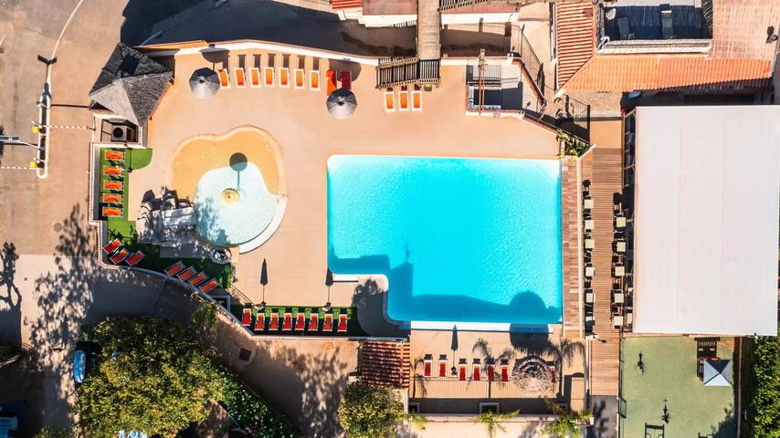 Camping pour 4 personnes, avec Terrasse