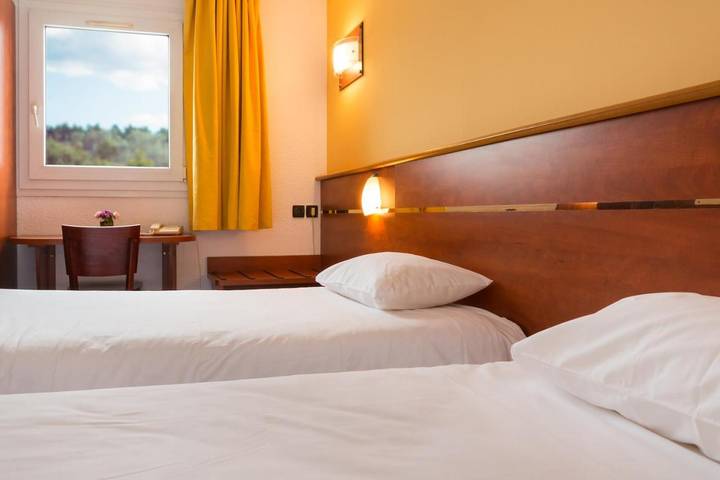 Hôtel pour 2 personnes, avec Terrasse et Jardin à Cesson-Sévigné - 3