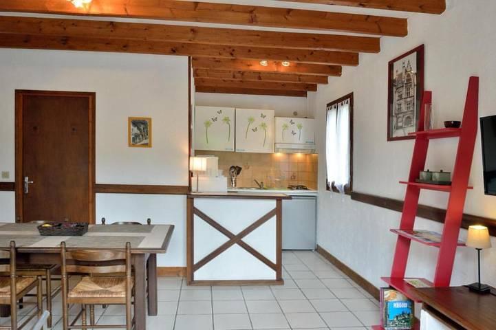 Location de vacances pour 4 personnes, avec piscine ainsi que vue et jardin à Sergeac - 2