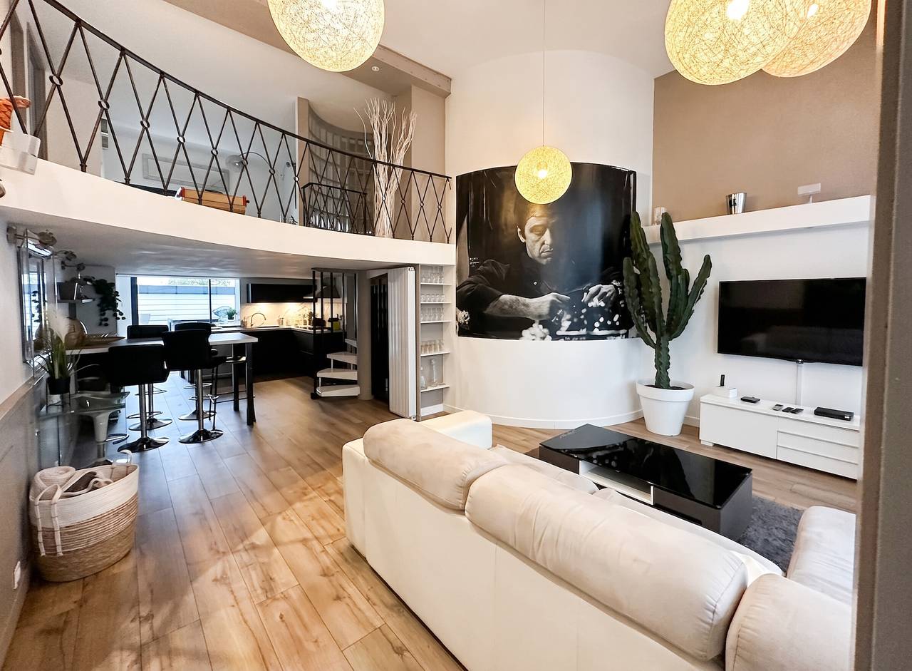 Appartement entier, Appartement avec Cinéma à Lorient - 200 m² in Lorient, Côte des Mégalithes