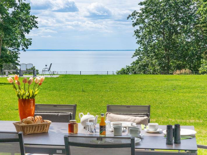 Ferienwohnung für 7 Personen, mit Meerblick und Terrasse sowie Garten und Sauna