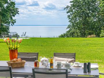 Ferienwohnung für 7 Personen, mit Seeblick und Garten sowie Sauna, kinderfreundlich in Garz