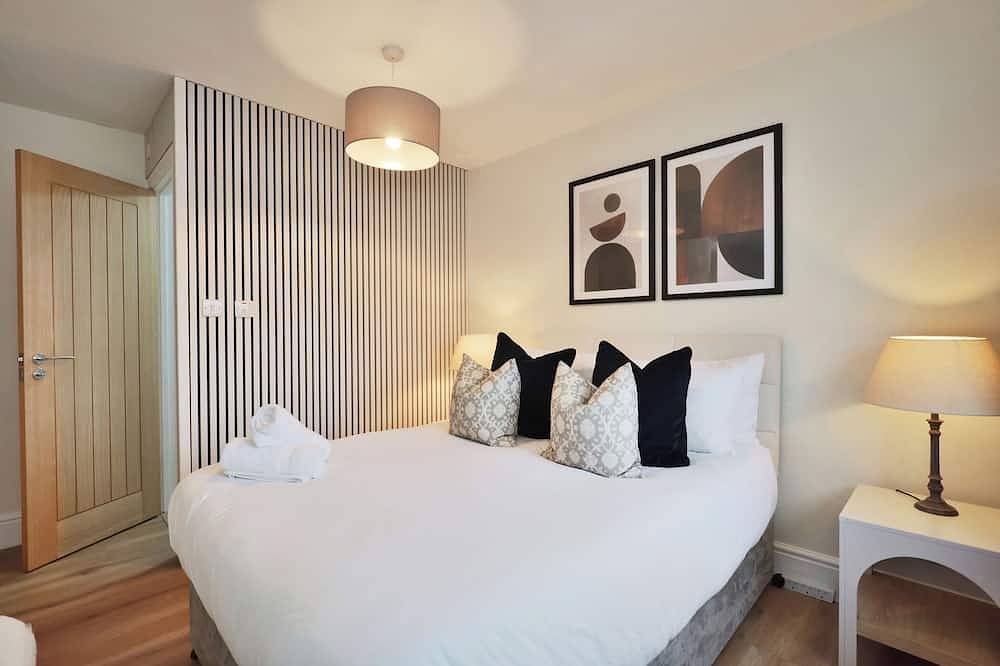 Large Home, Newly Renovated • Parking for 3 Cars • Walk to City Centre 1.4 miles in Hereford, Herefordshire