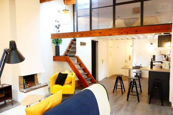 Entire apartment, 1 Bedroom with terrace - Wifi, Air Conditionning / 1 to 5 People in Aix-en-Provence, Mediterranean Coast (France)