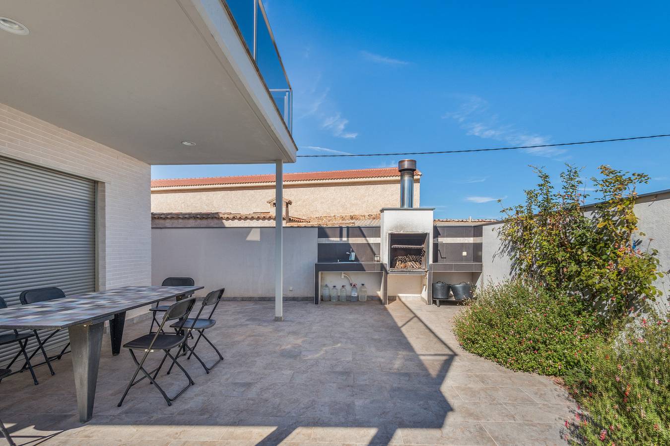 Casa rural 'Laberinto' con terraza privada, jardín privado y Wi-Fi in Tornos, Laguna de Gallocanta