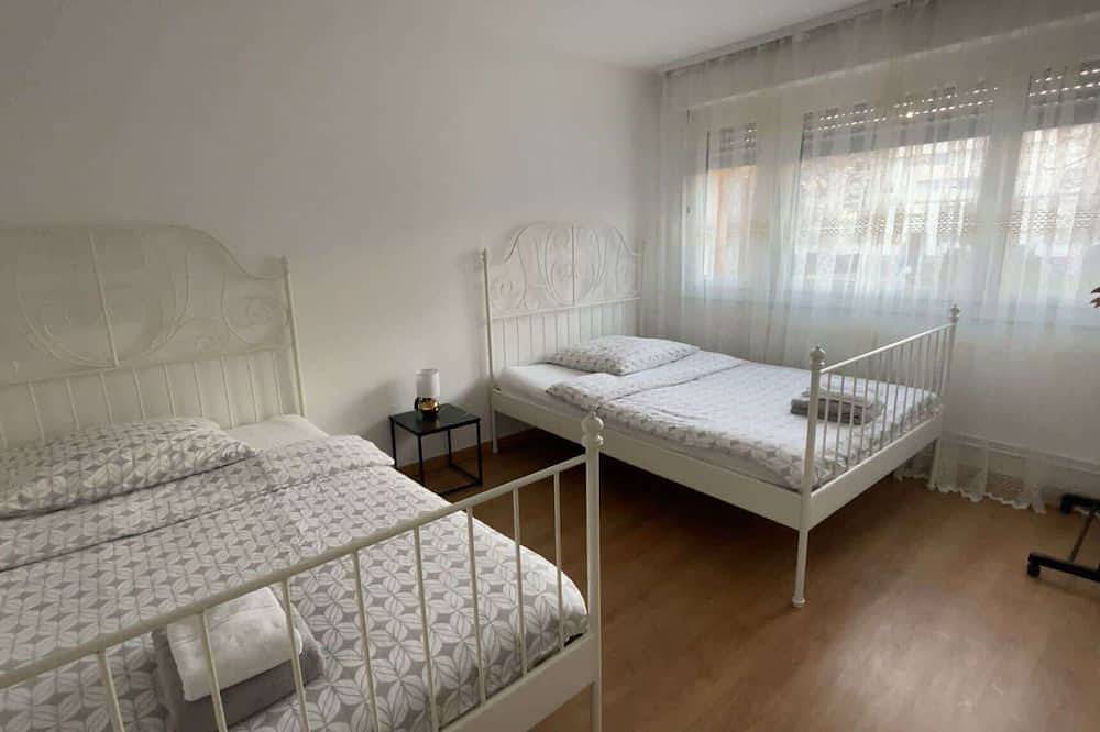 Entire apartment, Spacious 3-Bedroom Apartment Near Basel Airport in Saint-Louis, Mulhouse region