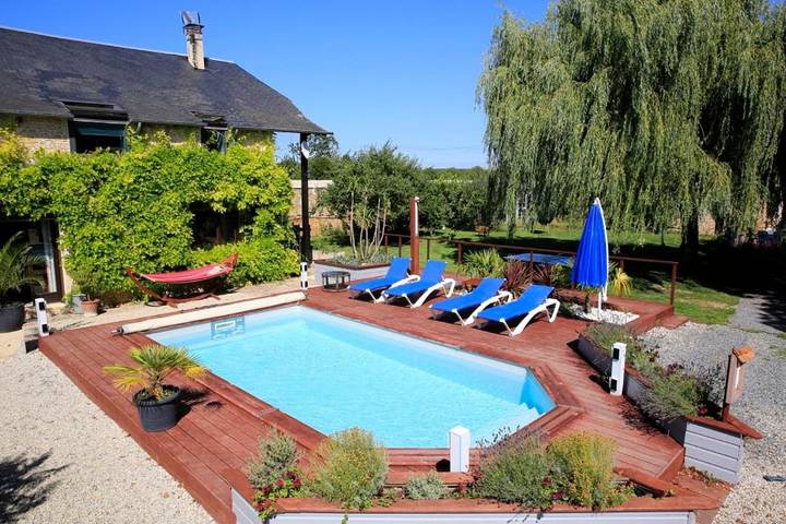 Gîte pour 8 personnes, avec terrasse et piscine à Basseneville