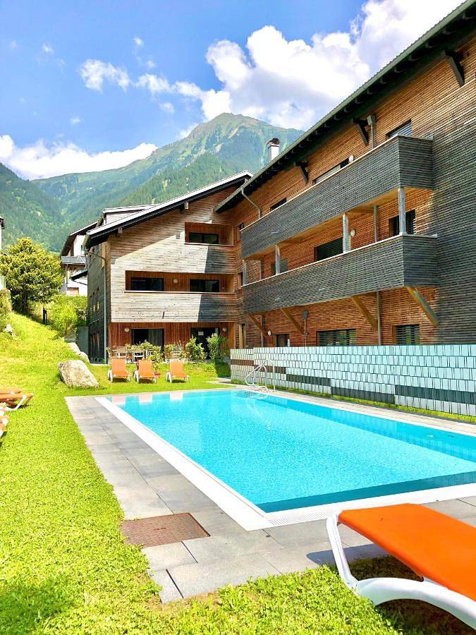 Appart’hôtel pour 5 personnes, avec jardin et sauna ainsi que vue et piscine