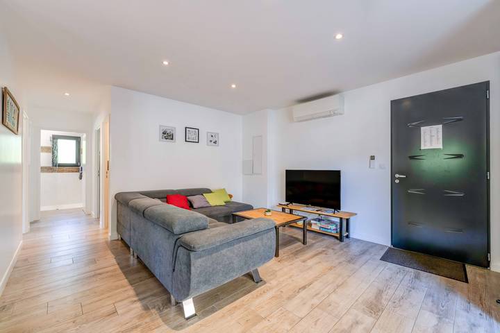 Entire apartment, 'Aux Pieds Des Pistes - Appt A' Apartment with Mountain View, Wi-Fi, and Air Conditioning in French Pyrenees