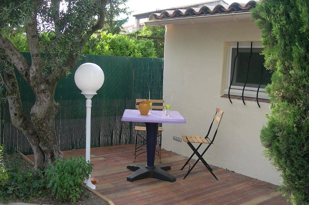 Entire apartment, House furnished comfortably situated between Avignon and Isle sur la Sorgue in Caumont-sur-Durance, Vaucluse