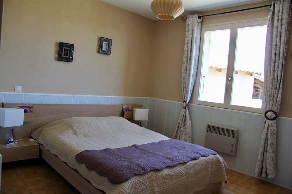 Air-conditioned villa with private swimming pool, South Ardèche, 5 minutes from the heart of the Gorges. in Saint-Alban-Auriolles, Ardèche