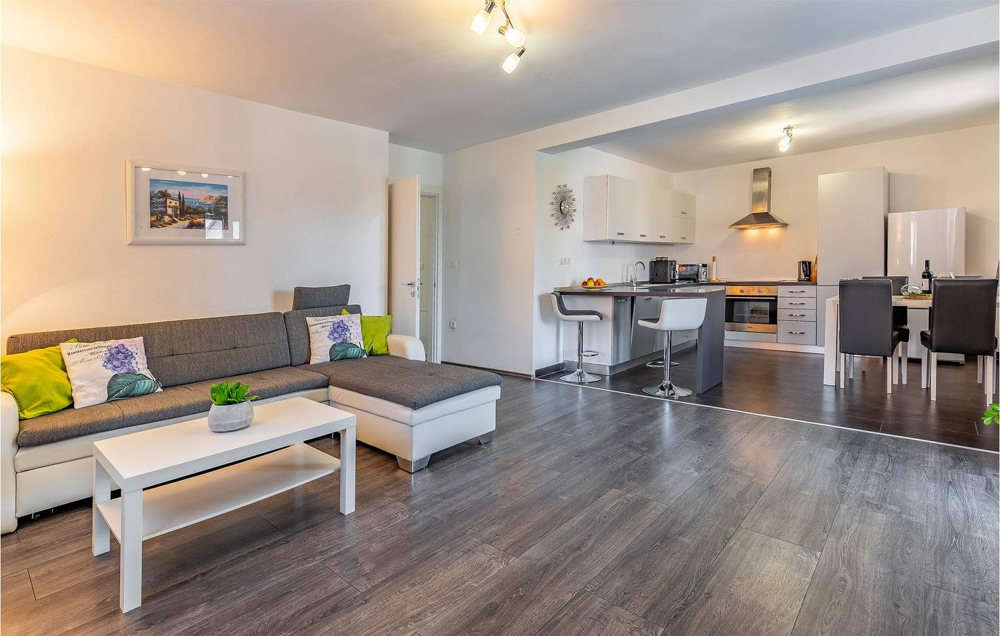 Schickes Apartment mit 2 Schlafzimmern, Pool, Terrasse und WLAN in Pula-Medulin, Pula