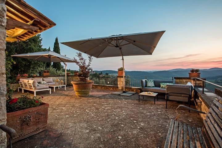 "Villa Erbolino" con giardino privato, vasca da bagno in pietra all'aperto e Wi-Fi in Vertine, Gaiole in Chianti