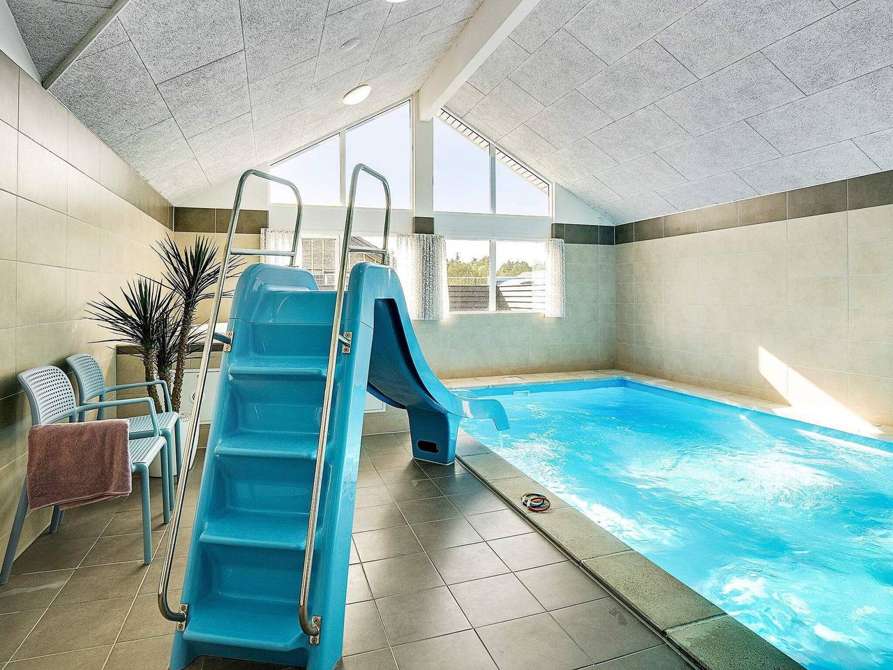 Luxuriöses Refugium mit Pool in Nørre Nebel, Varde