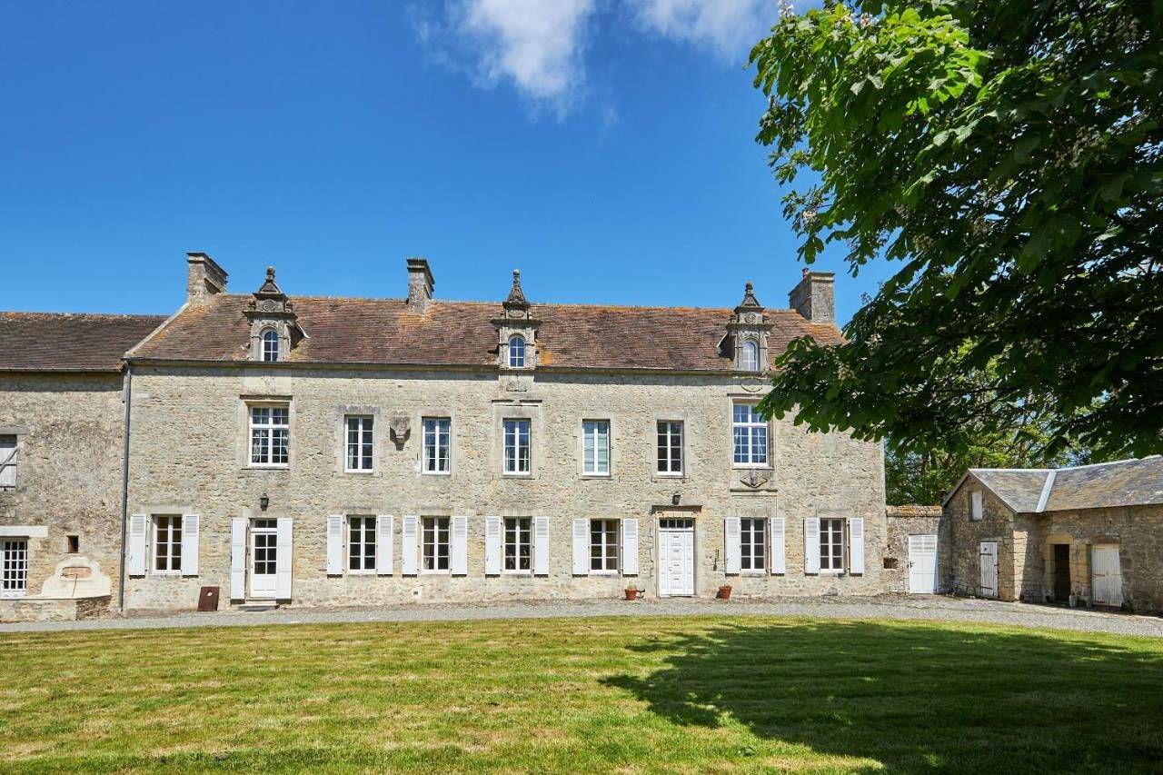Eight-Bedroom House in Vierville-sur-Mer, Région de Bayeux