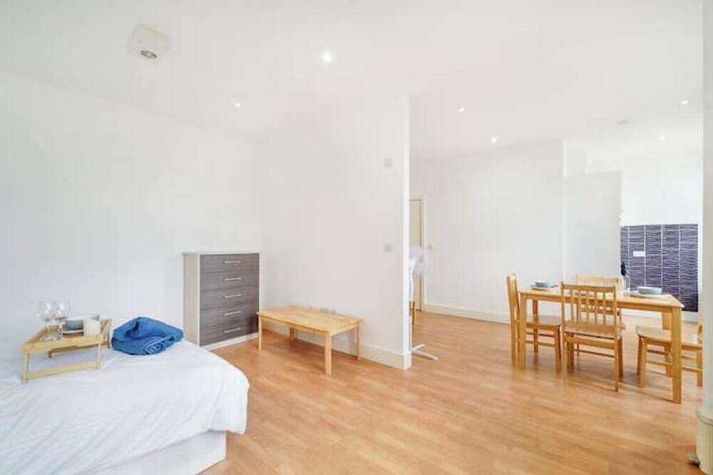 Hel leilighet, New! Spacious Flat with parking in Elstree and Borehamwood, Hertfordshire