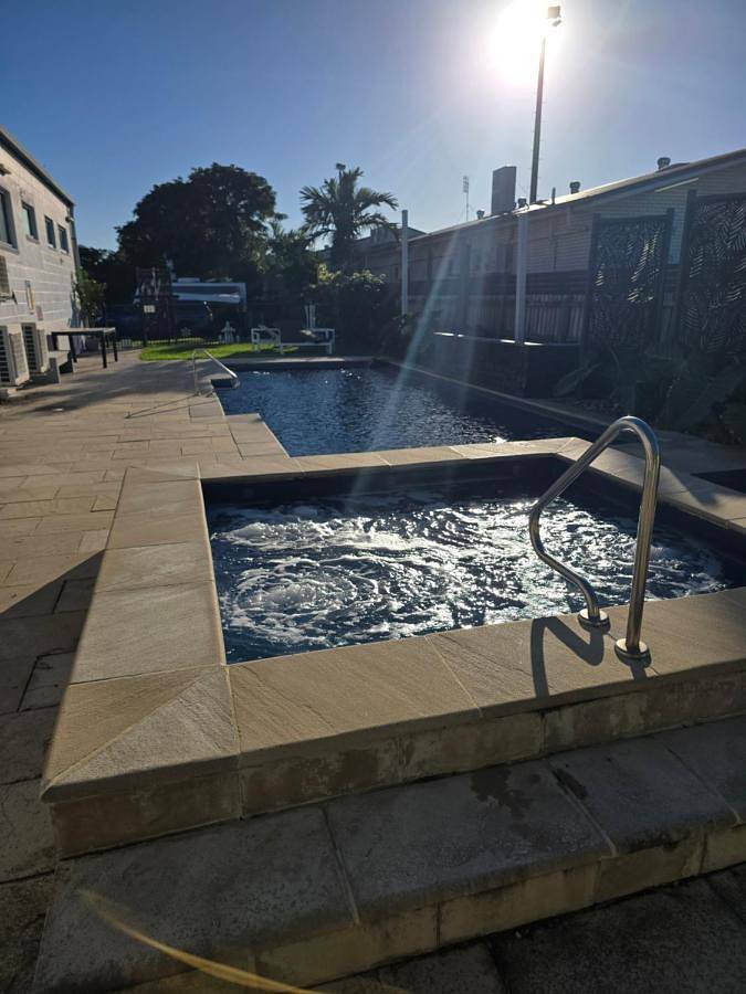 Parque de vacaciones para 2 personas, con jacuzzi y terraza además de jardín y piscina - 1