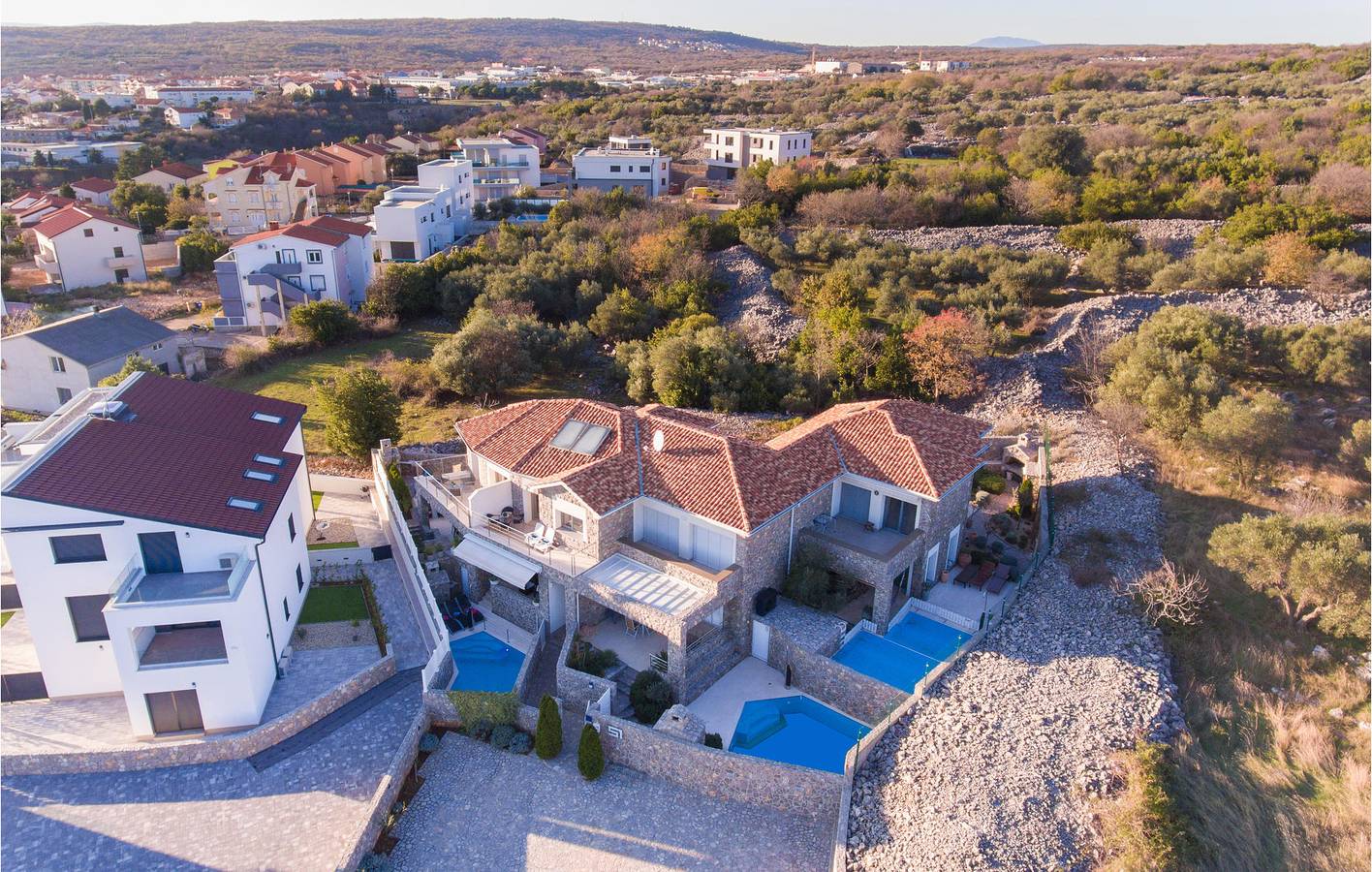 Gemütliche 62 m² große Wohnung: WLAN, Terrasse und Parkplatz in Strandnähe in Krk Stadt, Krk