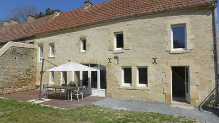 Gîte pour 11 personnes, avec jacuzzi et jardin à Bény-sur-Mer